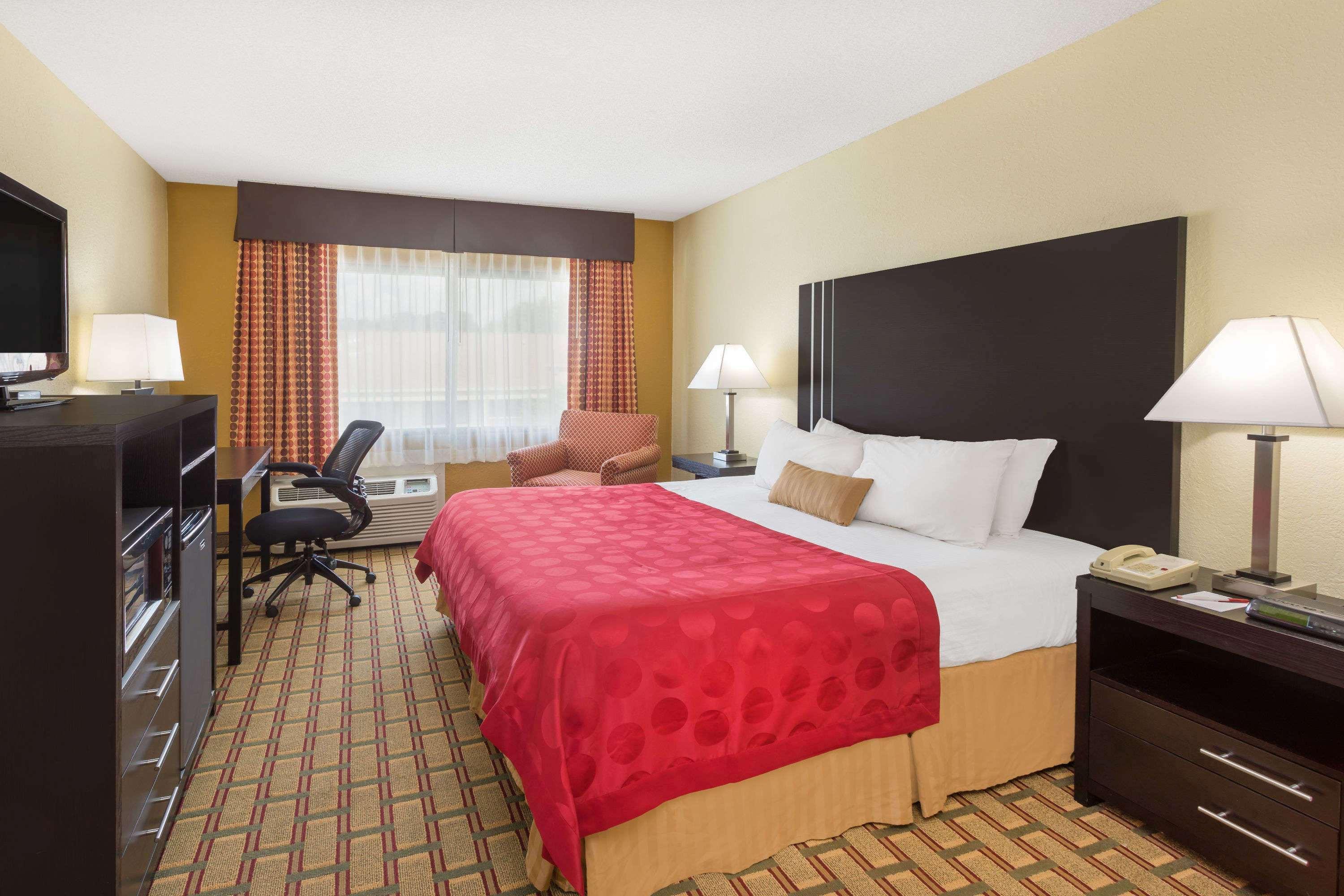 Ramada By Wyndham Asheville Southeast Exterior photo