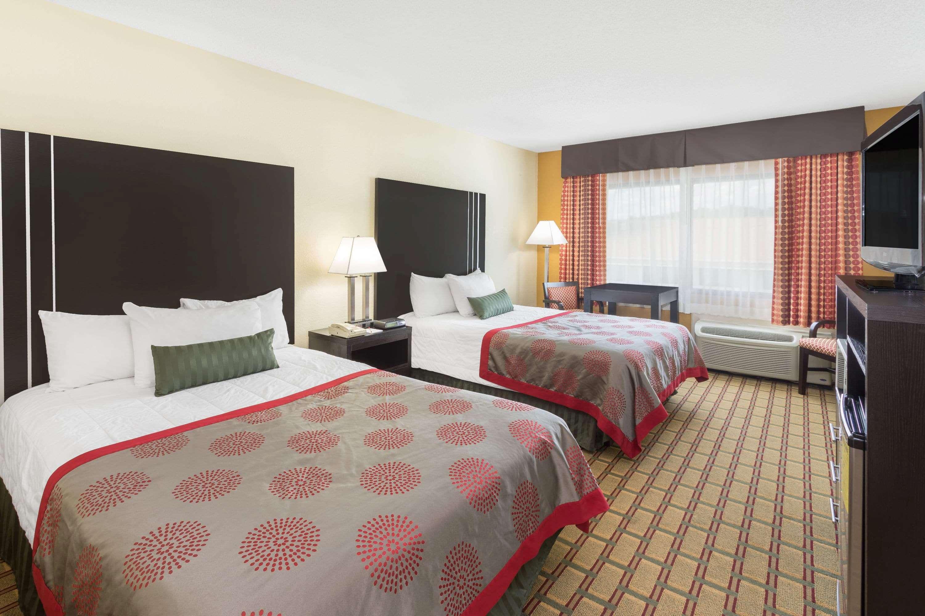Ramada By Wyndham Asheville Southeast Exterior photo
