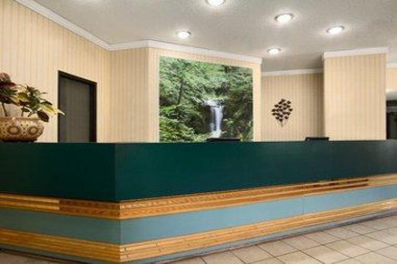 Ramada By Wyndham Asheville Southeast Exterior photo