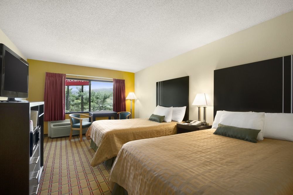 Ramada By Wyndham Asheville Southeast Exterior photo
