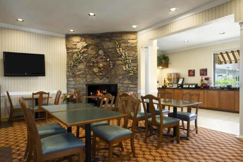 Ramada By Wyndham Asheville Southeast Exterior photo